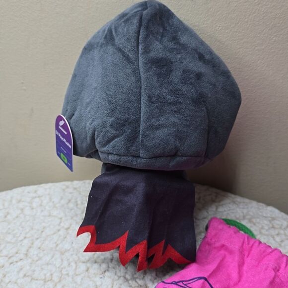 NWT Makeship DV Plays Plush Limited Edition - Picture 4 of 10